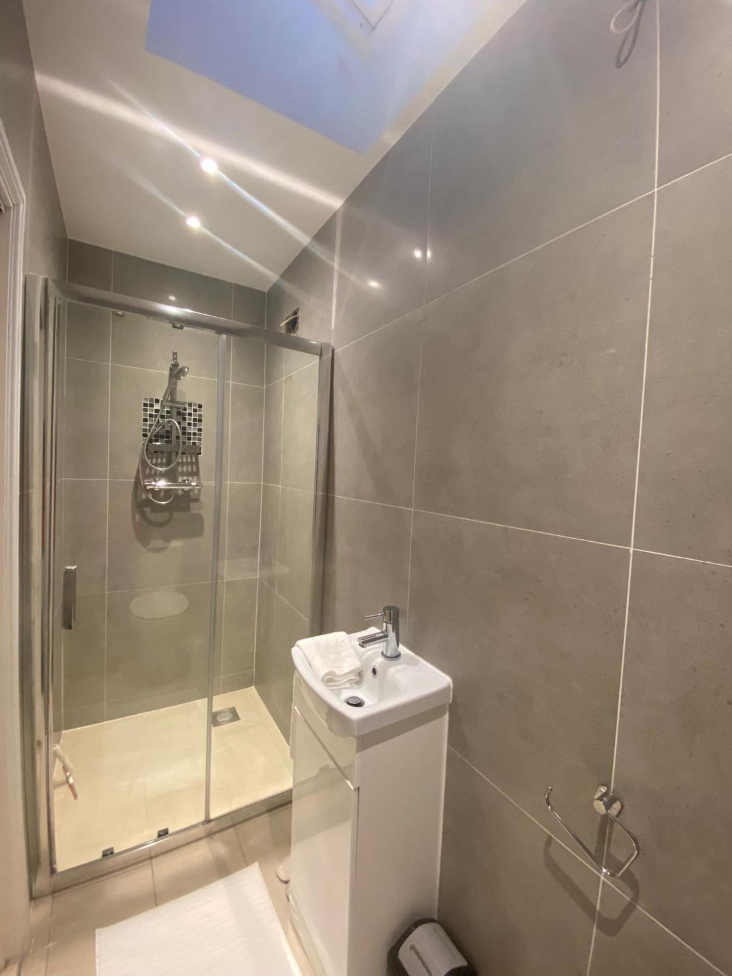 Dannifar Guest House London Ngoại thất bức ảnh